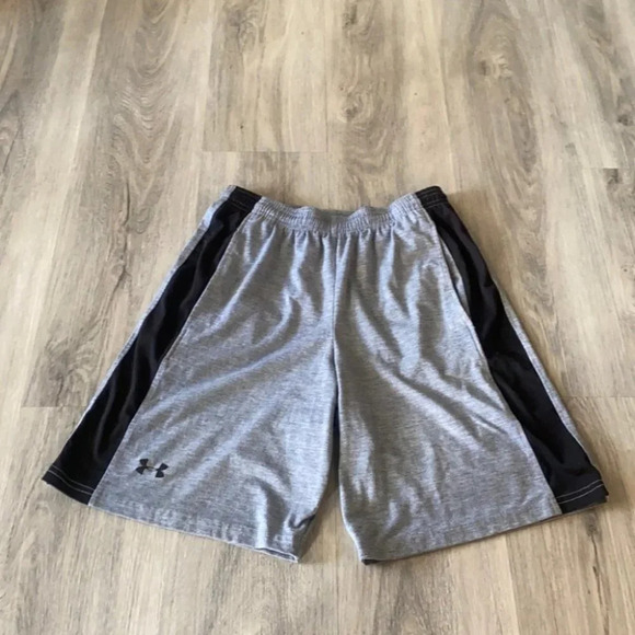 Under  Armour gray athletic shorts size small - Picture 1 of 9